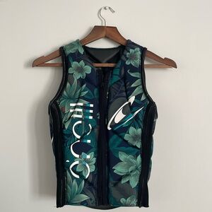 Woman’s Reversible O’Neill Slasher Comp Vest size 6